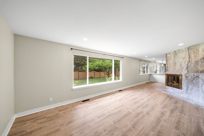 Building Photo - Beautifully updated 3 bed 3 bath Steilacoo...