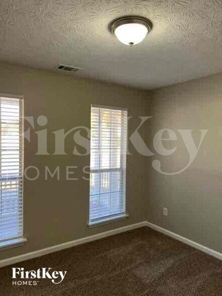 Building Photo - 506 Oxford Ridge