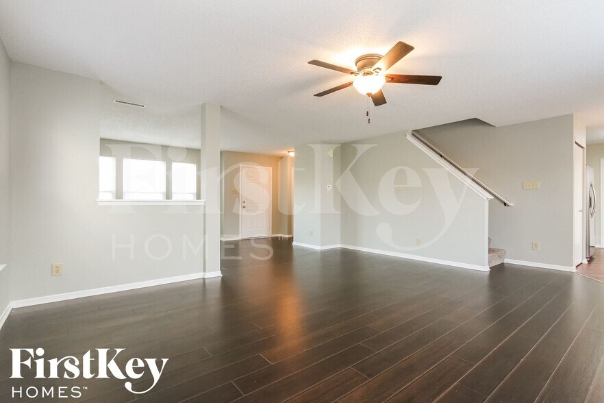 Building Photo - 10342 Fairmont Ln