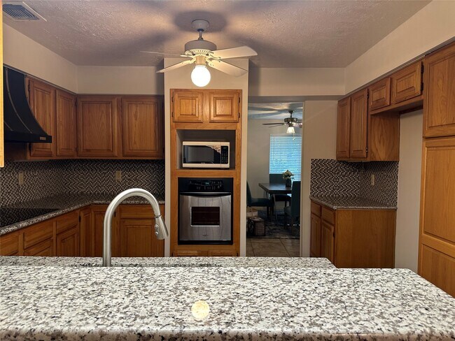 Building Photo - 3306 Kempwood Dr