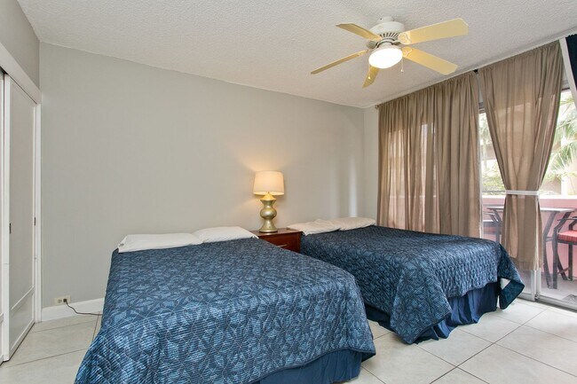 Building Photo - Remodeled boutique 1/1 unit furnished or u...