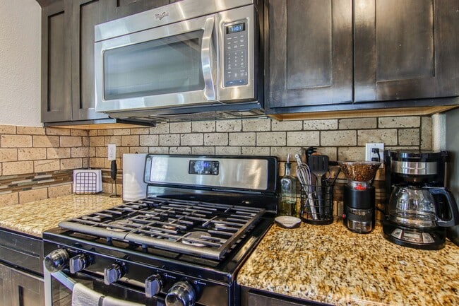 Building Photo - Beautiful Modern & Contemporary House 3 beds-2 baths in 79932