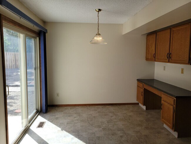 Building Photo - 8155 Tulip Tree Ct