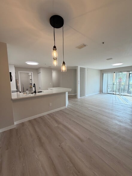 Building Photo - 4002 Crockers Lake Blvd