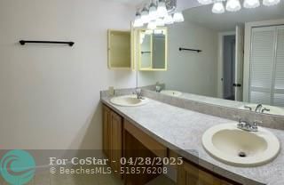 Building Photo - 1440 N Lawnwood Cir