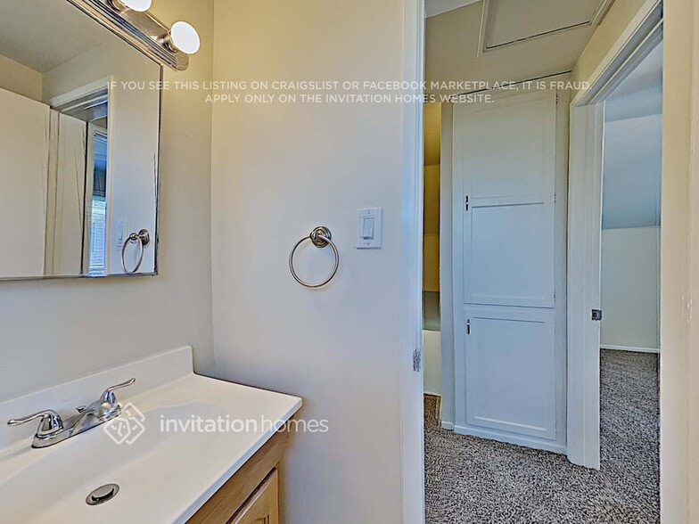 Building Photo - 14804 Rayfield Dr