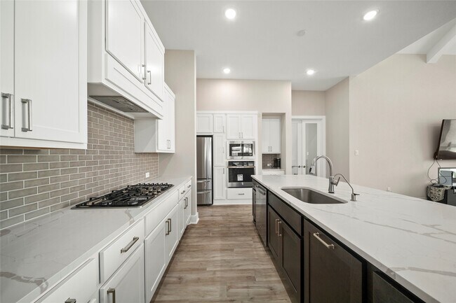 Building Photo - 5914 Emerald Ranch Ln