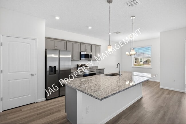 Building Photo - 813 Clifton Rd SE