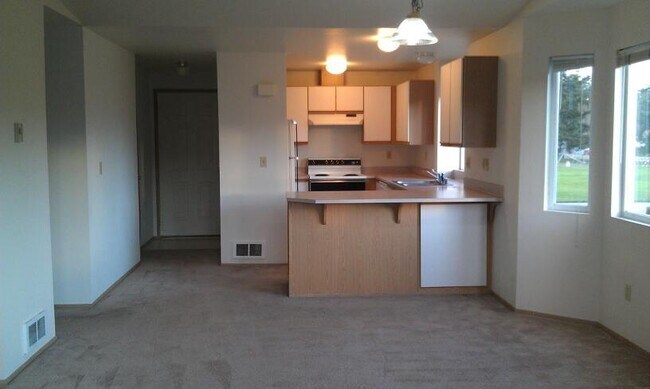 Building Photo - Park Place 537 #D201