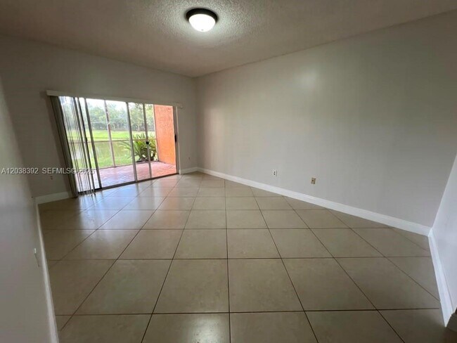 Building Photo - 6992 SW 39th St