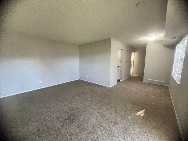 Building Photo - STUDIO Apartment Available