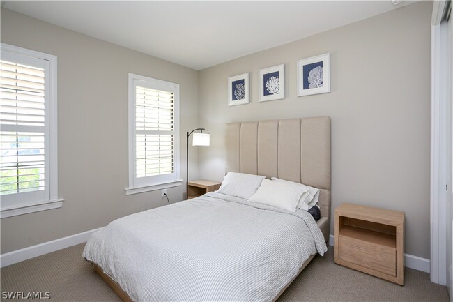 Building Photo - 9716 Everglades Dr