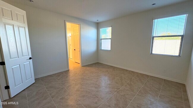 Building Photo - 5602 W Mauna Loa Ln