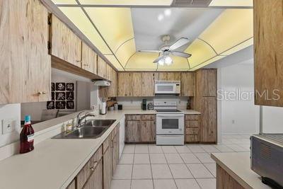 Building Photo - 2693 Sabal Springs Cir