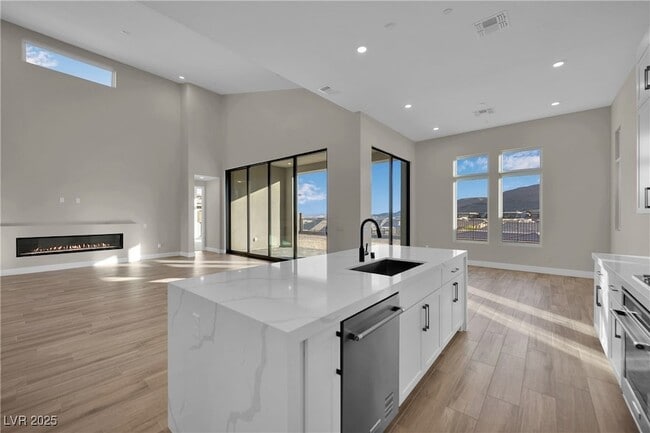 Building Photo - 11079 Rolling Vista Dr