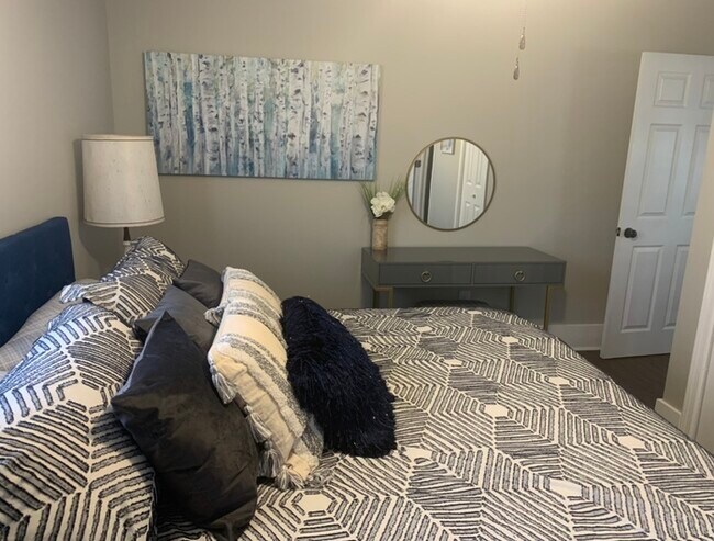 Building Photo - 113 Alice Street FOR RENT!