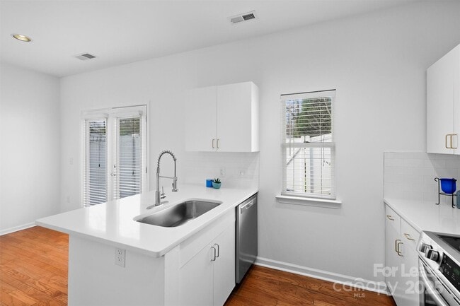 Building Photo - 2252 Vision Dr