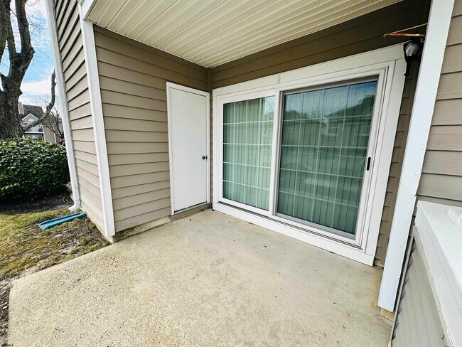 Building Photo - 550 Central Ave