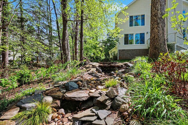 Building Photo - Large 4 Bedroom/2.5 Bathroom Home in Bon Air ***Available Early/Mid April***