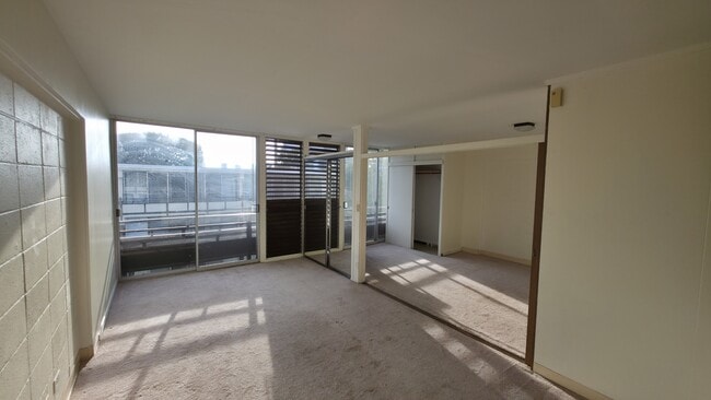 Building Photo - 1630 Makiki St