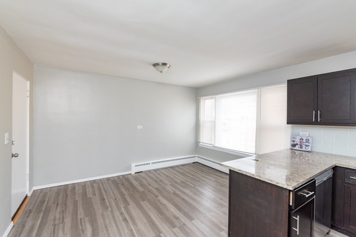 Building Photo - 3052 N Kostner Ave