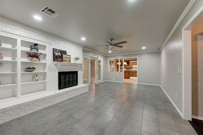 Building Photo - 9009 Lakeaire Dr