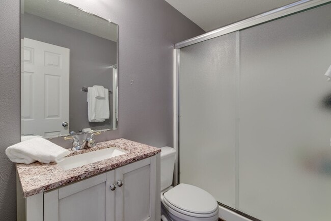 Building Photo - Spacious 4BR / 3BA Home in Desirable Bethany Area
