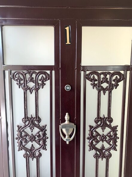 Building Photo - 1423 Franklin St