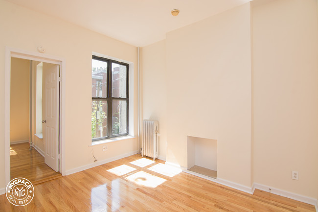 Primary Photo - 302 Quincy St