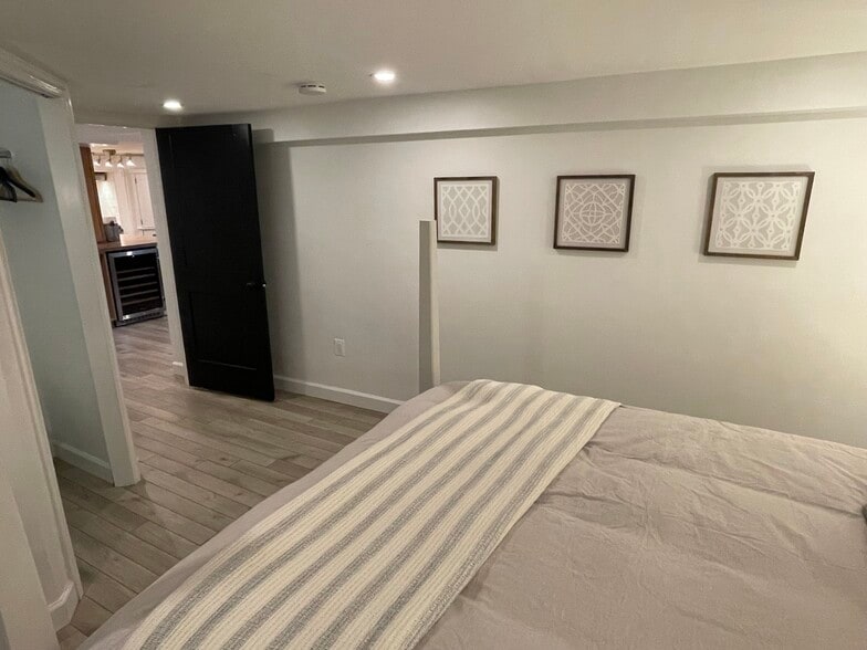 Building Photo - 402 N Cleveland St