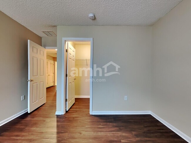 Building Photo - 11673 Brian Lakes Dr