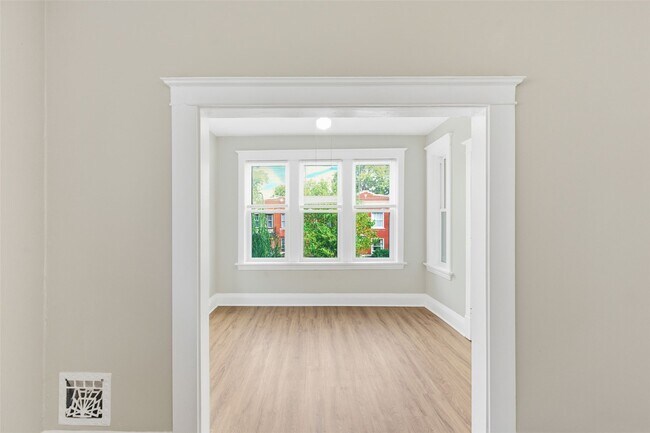 Building Photo - 4162 Shenandoah Ave