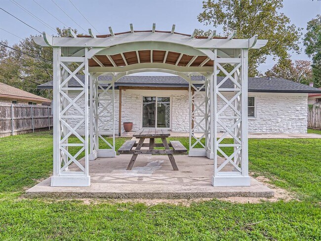 Building Photo - 5804 Eureka Dr