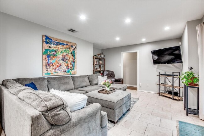 Building Photo - 6551 Highgate Ln