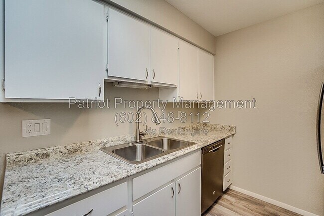 Building Photo - 20420 N 6th Dr