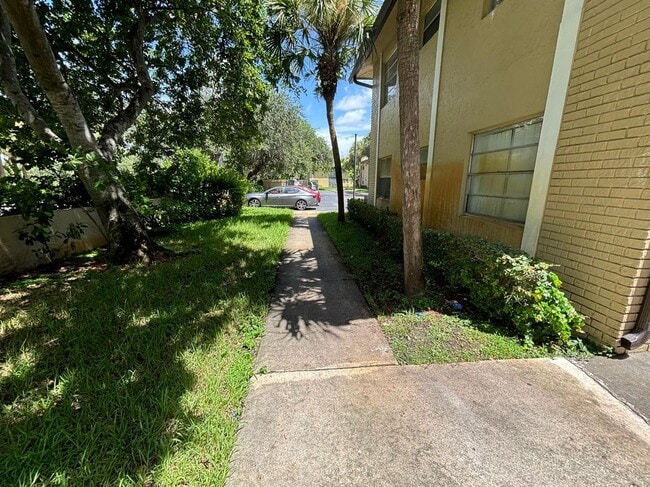 Building Photo - 11592 NW 43rd Ct