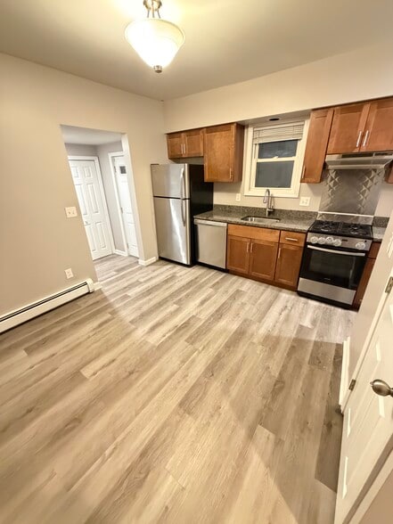 Building Photo - 406 N Broadway