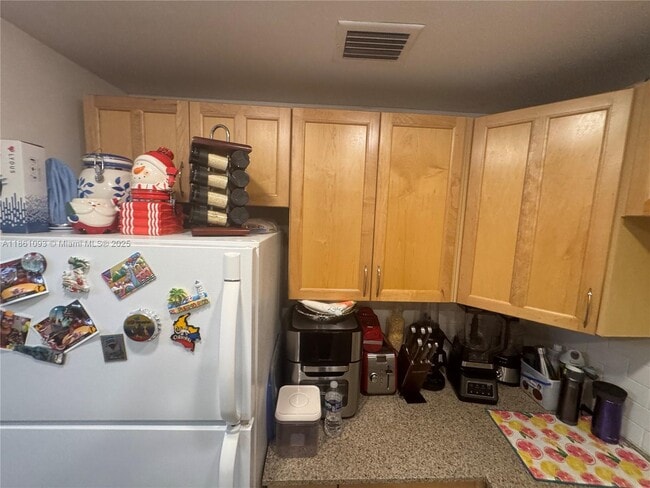 Building Photo - 3760 Inverrary Dr
