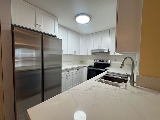 Building Photo - 545B Mananai Place Unit #28