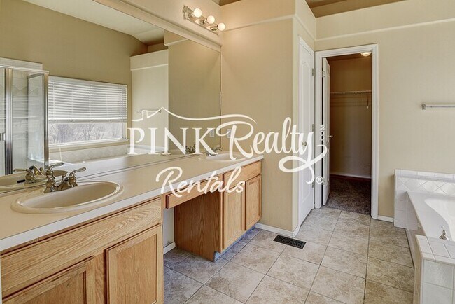 Building Photo - Gorgeous 5-Bedroom Home in Woodmen Hills w...
