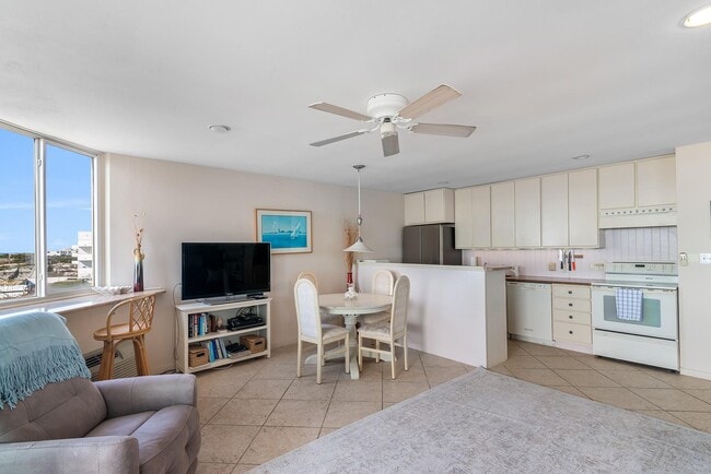 Building Photo - 265 Dune Rd