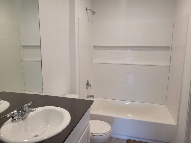 Building Photo - Brand New 4 Bedroom Texas A&M