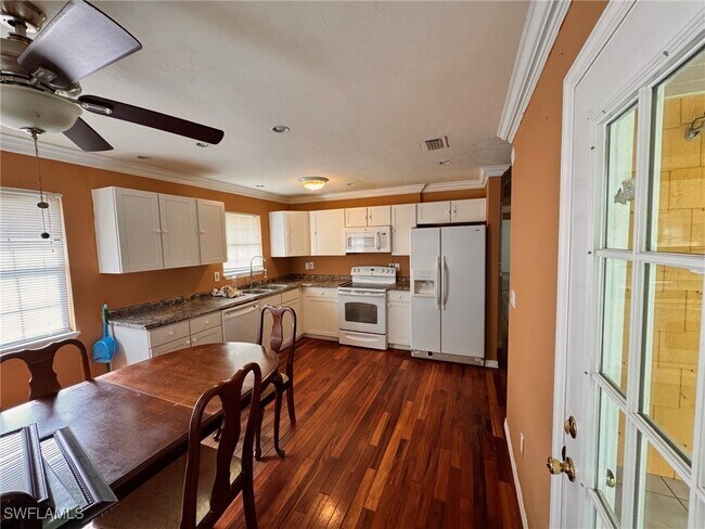 Building Photo - 6145 Bathey Ln