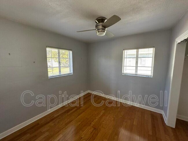 Building Photo - 18 N Meteor Ave