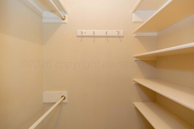 Building Photo - 3454 Gladstone Ln