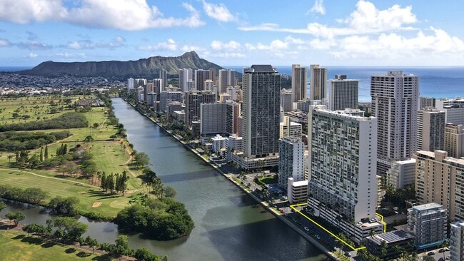 Building Photo - 2211 Ala Wai Blvd