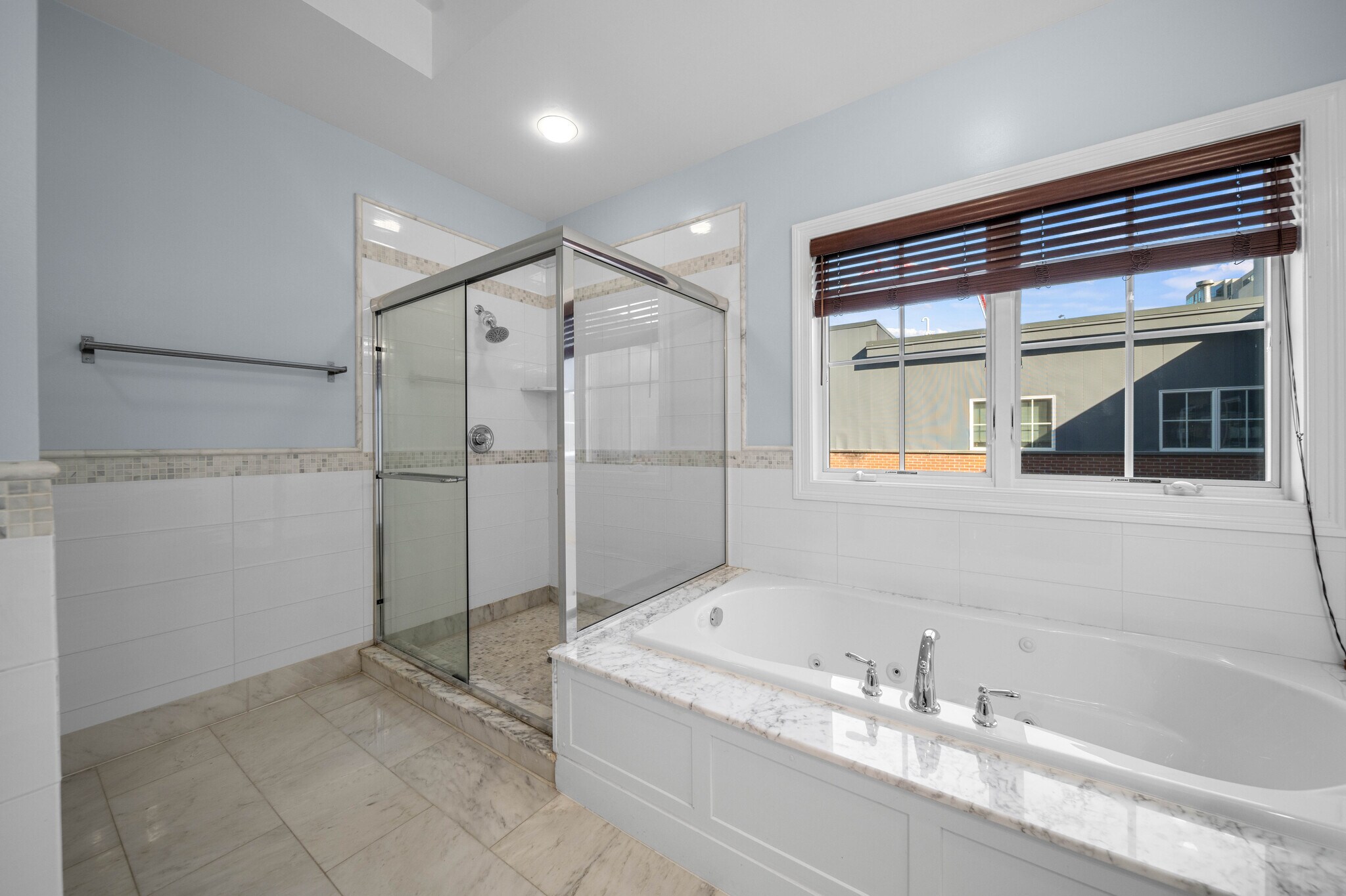 Building Photo - 1600 Kaufer Ln