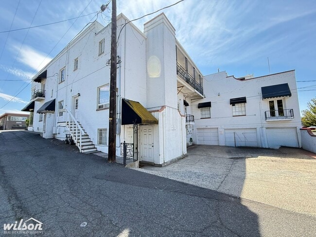 Building Photo - 807 W Yakima Ave