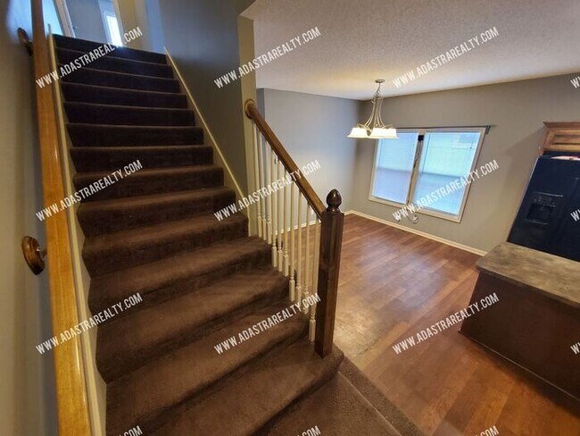 Building Photo - Beautiful Updated Townhome in Downtown KCK-Coming SOON!!