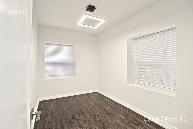 Building Photo - 7 E 38th St